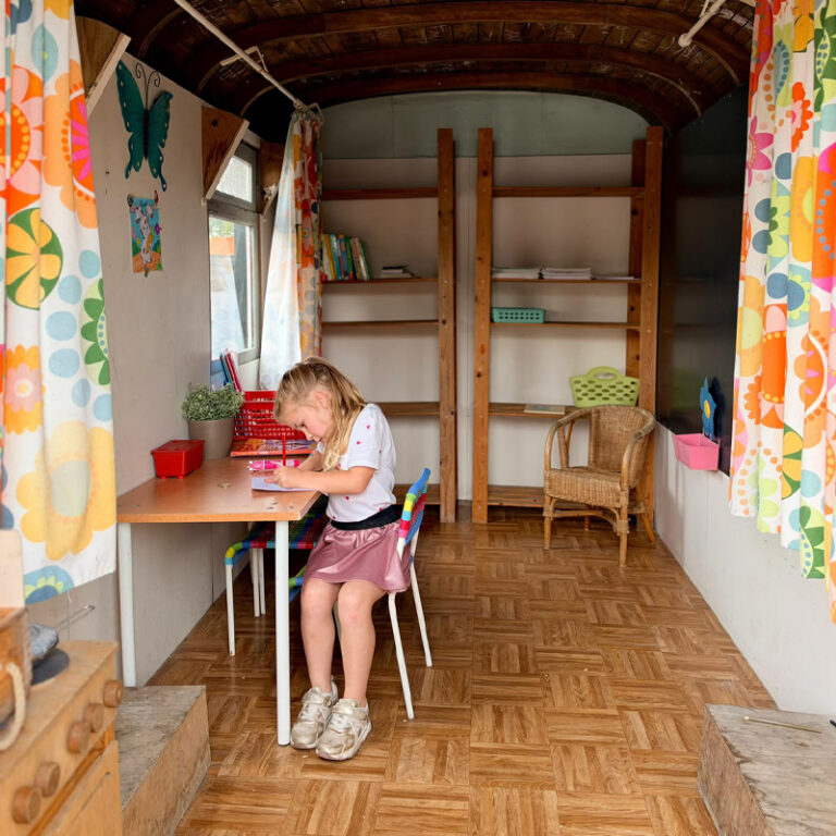 Knutselen in pipowagen Keetje fan Peetje